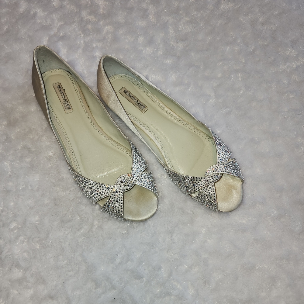 Flat wedding shoes